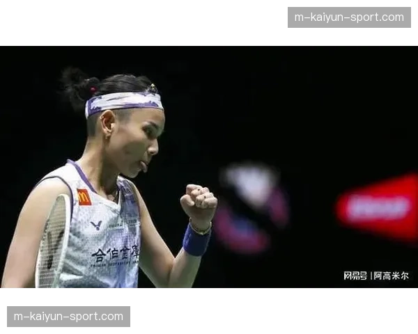 戴资颖在关键分祭出招牌“假动作”后握拳怒吼