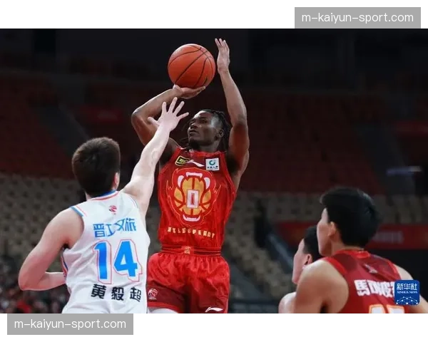 深圳外援马凯尔·约翰逊右侧腘绳肌内侧肌腱断裂，预计康复周期8周